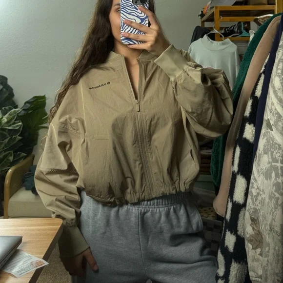 NWT Lululemon Lightweight Hem-Cinch Bomber Jacket Size XS - Picture 3 of 10